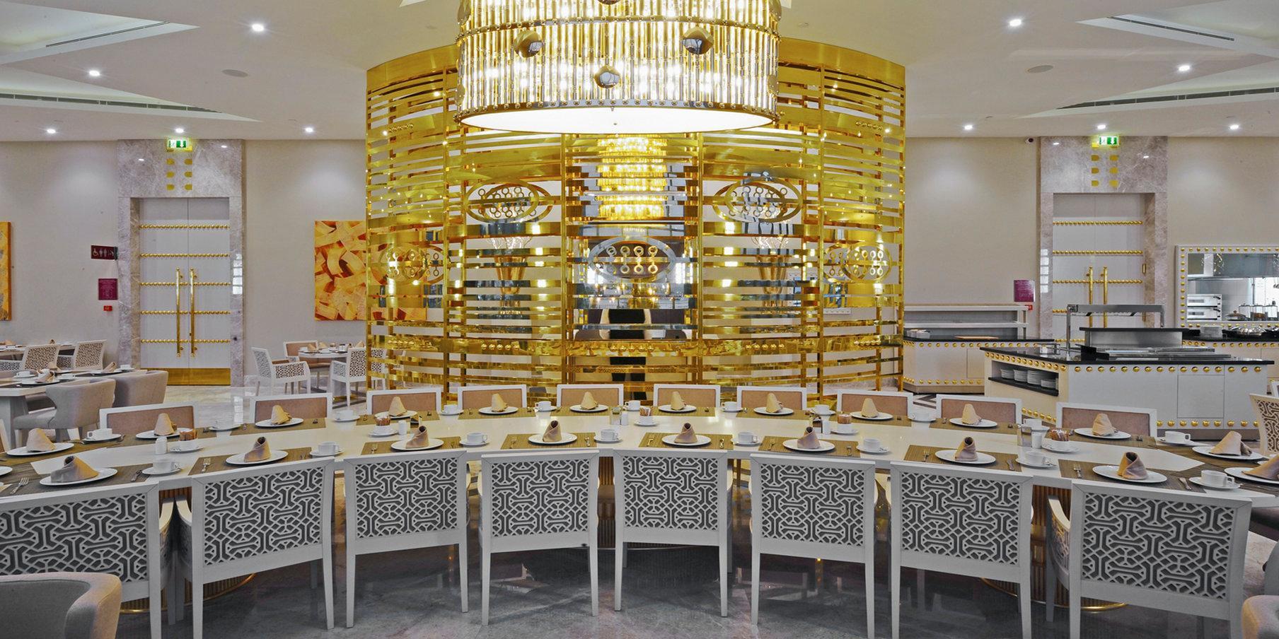 크라운 플라자 부르사 컨벤션 센터 앤드 테르말 스파 호텔 부루사 외부 사진 The interior of a restaurant in the mall