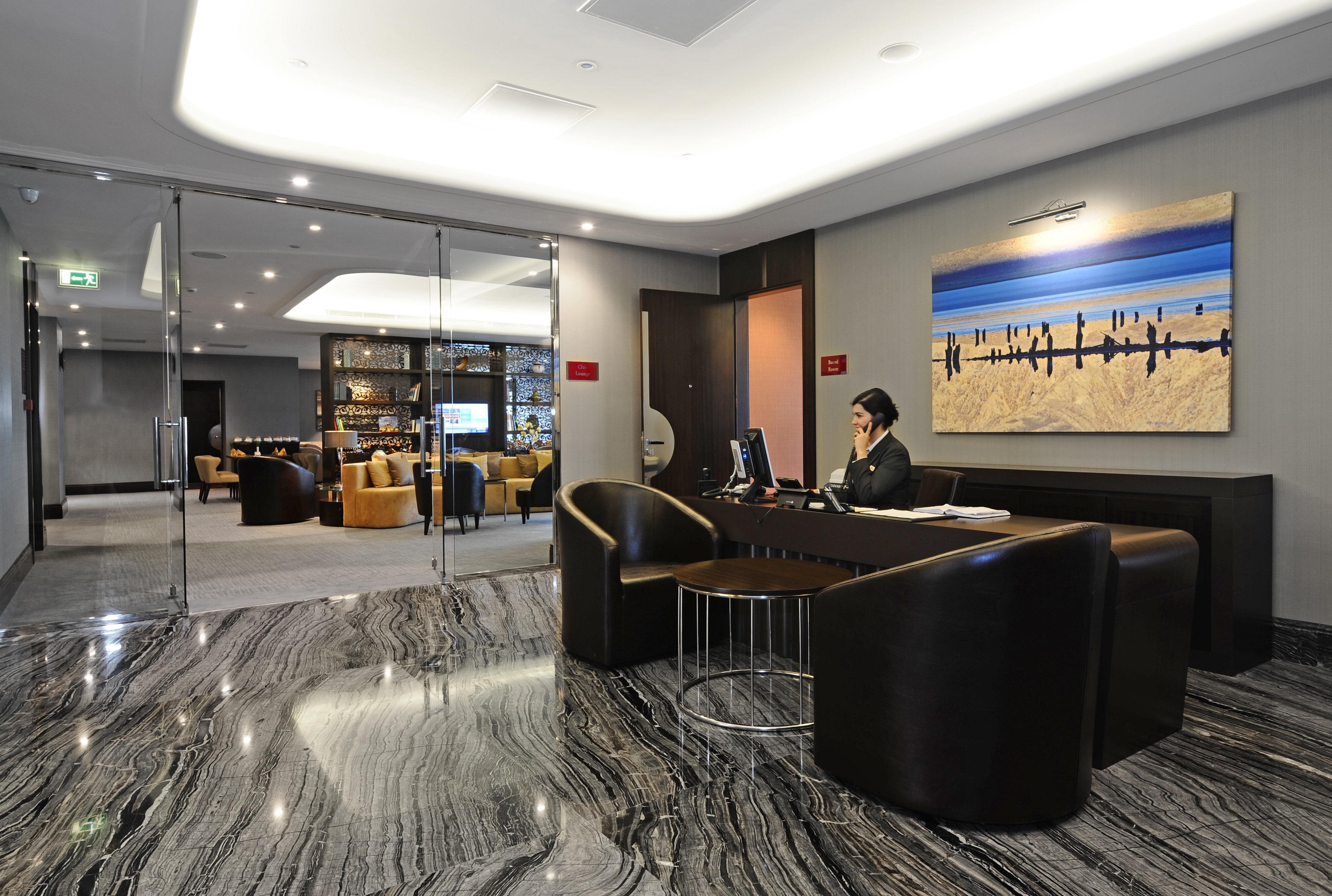 크라운 플라자 부르사 컨벤션 센터 앤드 테르말 스파 호텔 부루사 외부 사진 Concierge at the lobby