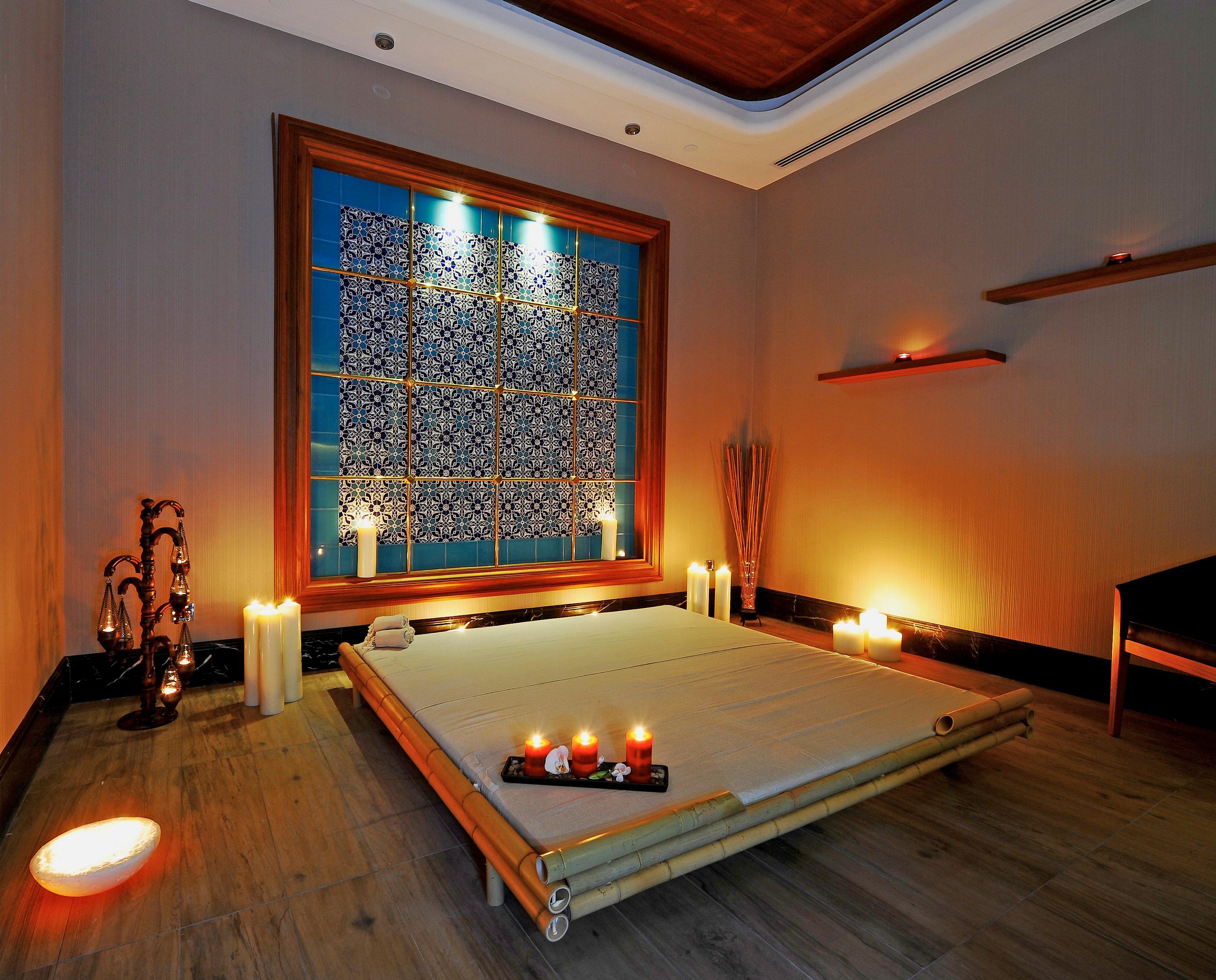 크라운 플라자 부르사 컨벤션 센터 앤드 테르말 스파 호텔 부루사 외부 사진 A massage room at a spa