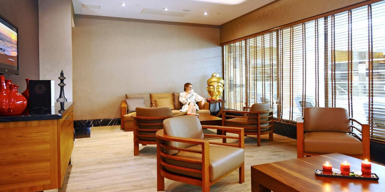 크라운 플라자 부르사 컨벤션 센터 앤드 테르말 스파 호텔 부루사 외부 사진 The interior of the Thai Airways First Class Lounge at Suvarnabhumi Airport