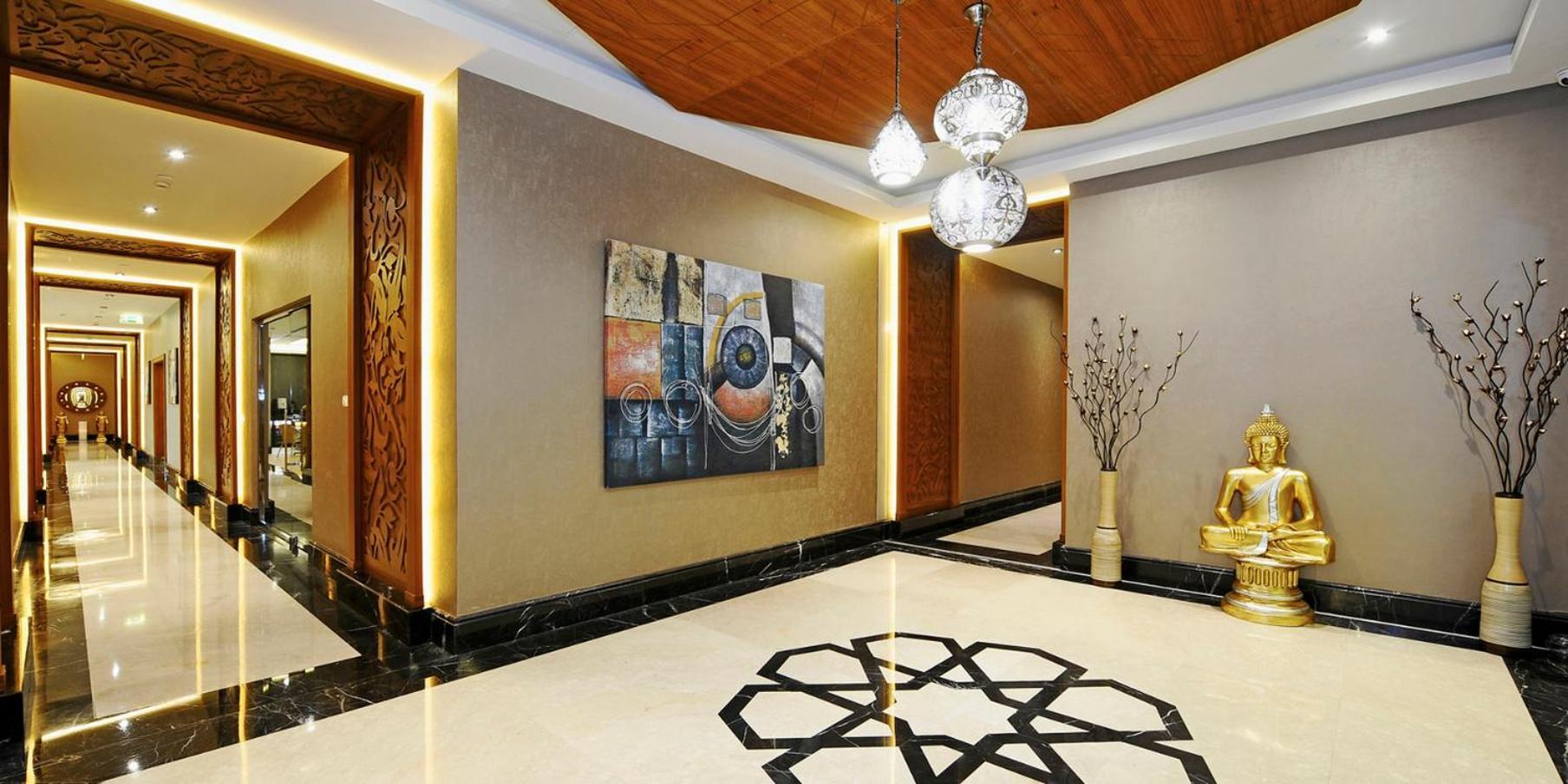 크라운 플라자 부르사 컨벤션 센터 앤드 테르말 스파 호텔 부루사 외부 사진 The lobby of the hotel
