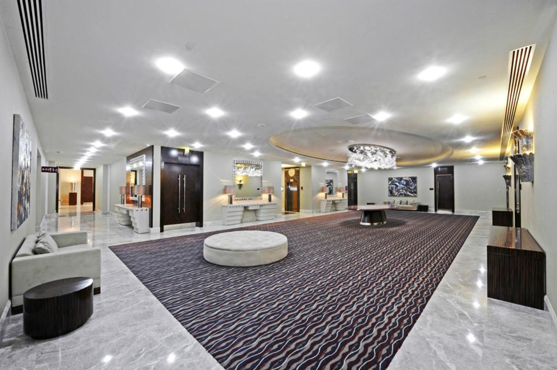 크라운 플라자 부르사 컨벤션 센터 앤드 테르말 스파 호텔 부루사 외부 사진 The lobby of the hotel